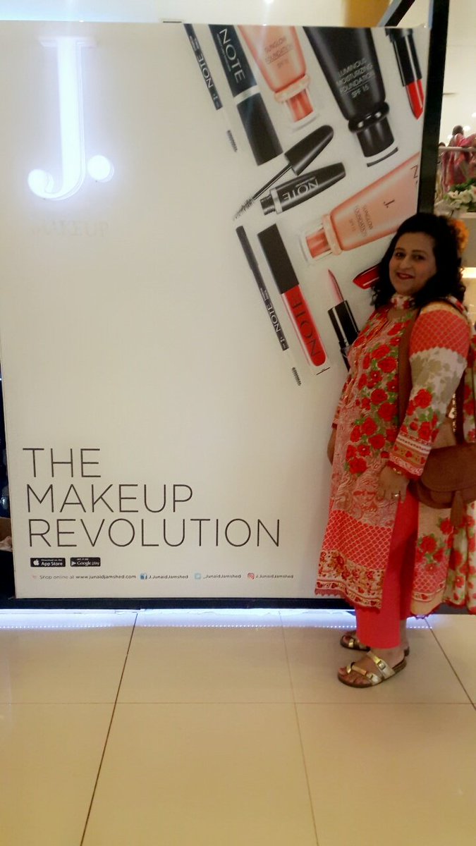TSocialMama's tweet photo. Amazing #FestivalofBeauty at #DolmenMallTariqRoad #DFB17 #Beauty #Makeup #Discounts #Brands https://t.co/y58ORl1VG6