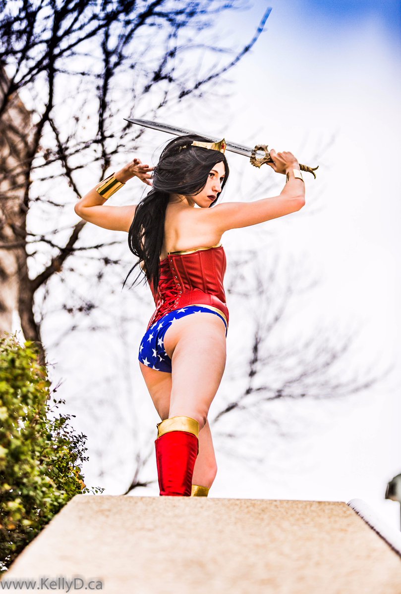 daniellemodel92's tweet photo. #WonderWoman #wondermonday #wonderwomancosplay #cosplay #cosplayer #MondayMotivation #MotivationMonday #MotivationalMonday #actionpose https://t.co/xY3cfMv0nB