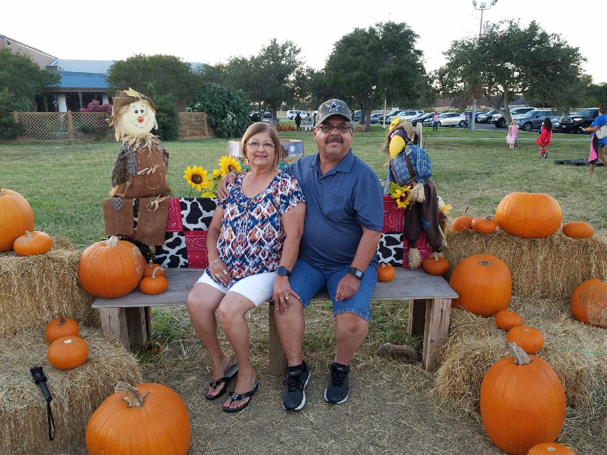 MATrevino_13's tweet image. Why are my parents so cute?? #livethem #fallfest