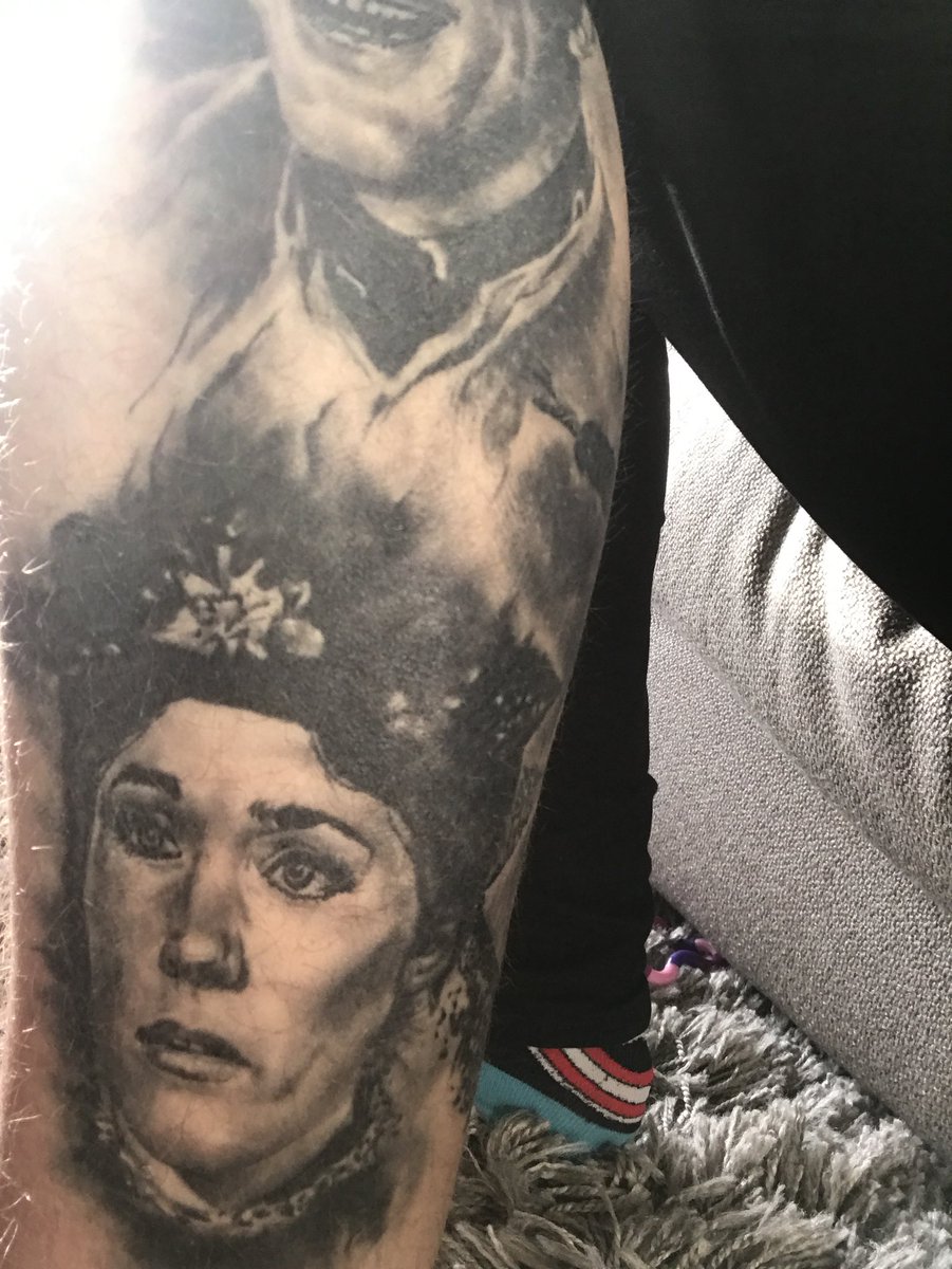MeehanProperty's tweet photo. Tattoo coming on nicely Elaine Paige next? #tattoo #musical #dickvandyke #julieandrews #soundofmusic #marypoppins #genewilder #elainepaige https://t.co/QpeTJ65Nxe