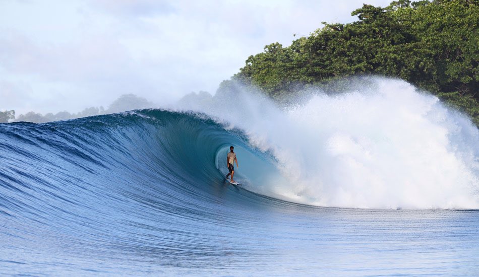 SurferGalaxy's tweet photo. APOCALYSE #WestJava #Surftrip #Indo 📷 Alex Cleland https://t.co/g6qPk5o0F8 https://t.co/kFnaufqS9T