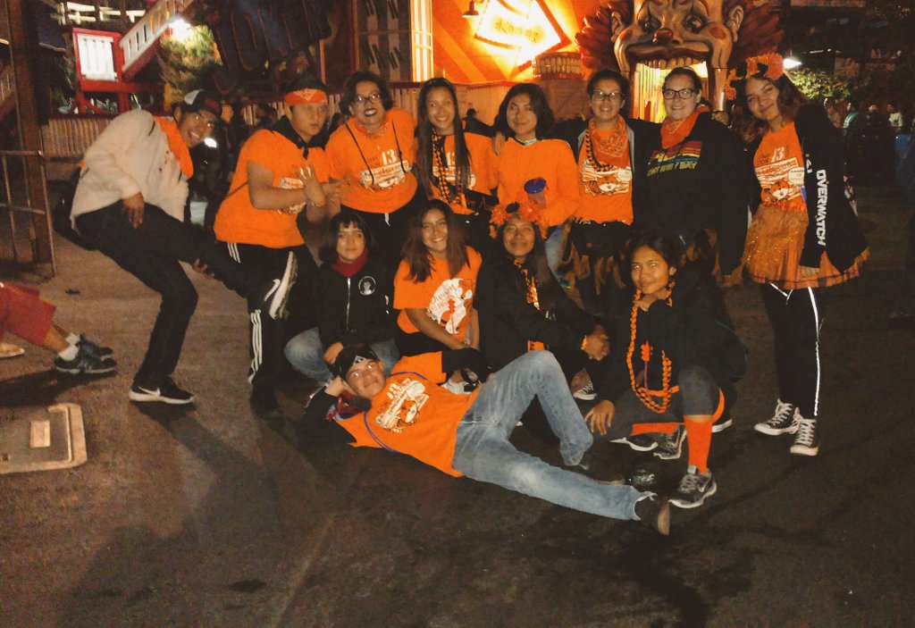 A_naaaii's tweet photo. Family 💕🐝🐯
#FRN2017 https://t.co/YiG2zu8RwK