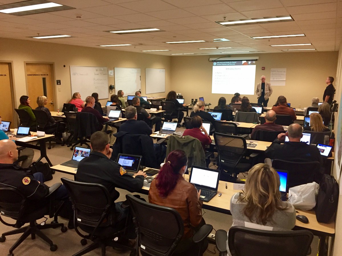 DisasterCTR's tweet photo. Kicking off the week with our #PER304 class today in Bellingham, WA! We're excited to talk #SocialMedia with our engaged participants! https://t.co/DZa8sh8DPQ