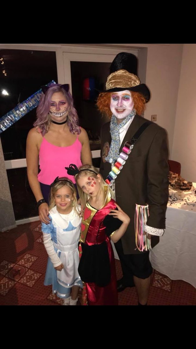 LucyMayMakeup's tweet photo. 💙ALICE IN WONDERLAND⏰🕳QUEEN OF HEARTS👑❤️CHESHIRE CAT🐱💖💜MAD HATTER☕️🎩 #alice #madhatter #cheshirecat #queenofhearts #fancydress #makeupartist https://t.co/2W0azGDCZh
