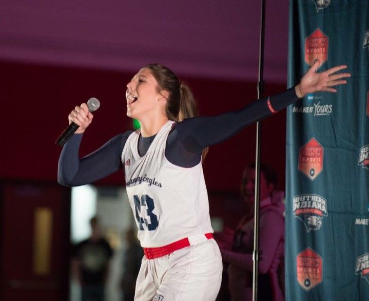 KaranEsch's tweet photo. This kid. Lip syncs Bieber for her introduction. πππ #SheIsAMess #SoShy #WhatDoTheCoachesThink https://t.co/nu22ajWMvM