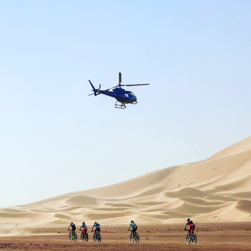 IsaacDesert's tweet photo. Dicen que la titan desert es la carrera más dura que te puedas imaginar 700km en bici por el desierto del Sahara https://t.co/7aL5flHdCp