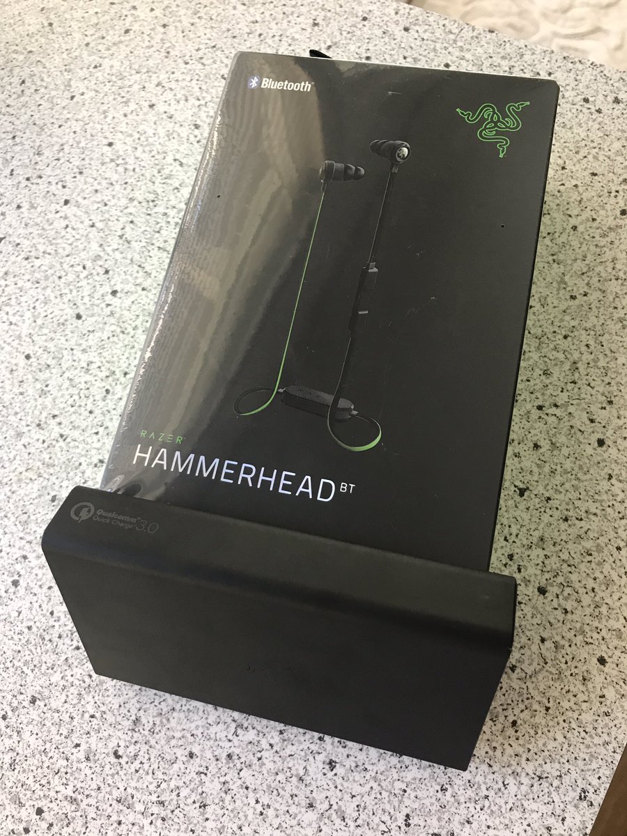 sonii's tweet photo. [GIVEAWAY] 🙌🏼🔥🙌🏼🔥🙌🏼🔥

@Razer BT EARBUDS AND THIS POWER BLOCK THING 👀 

FOLLOW, LIKE, AND RT FOR A CHANCE TO WIN. https://t.co/eVfNKuHx43