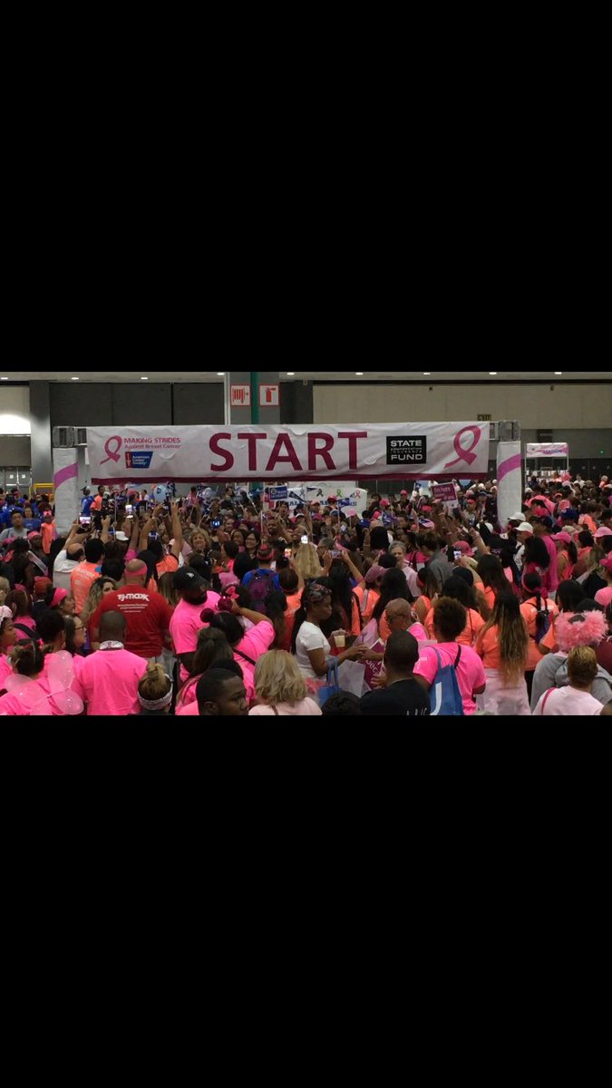 ACS_California's tweet photo. Fabulous weekend in #LA with #MakingStridesLA @Chargers #CrucialCatch https://t.co/eSD3YGl8YJ