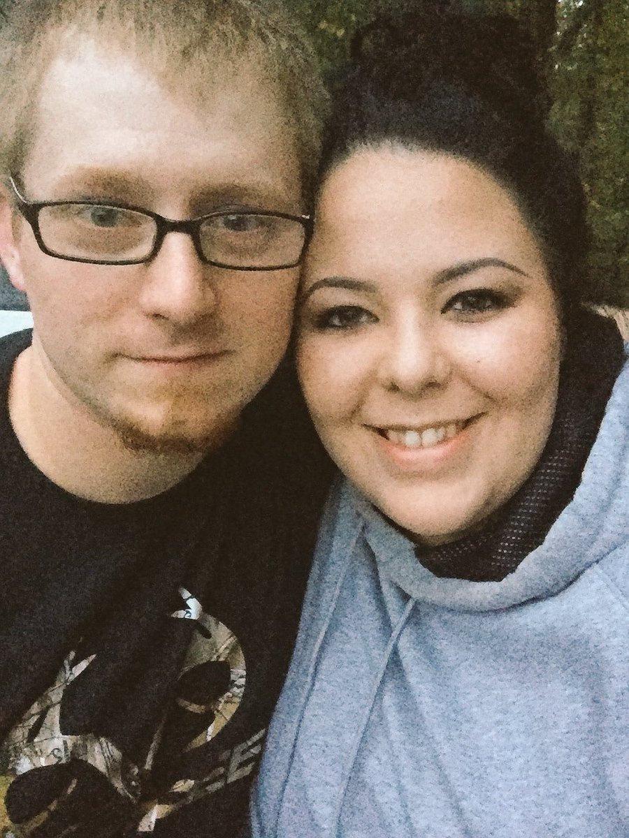 AllieRozee's tweet photo. Fall hayride 🍁 https://t.co/WpPzu33neD