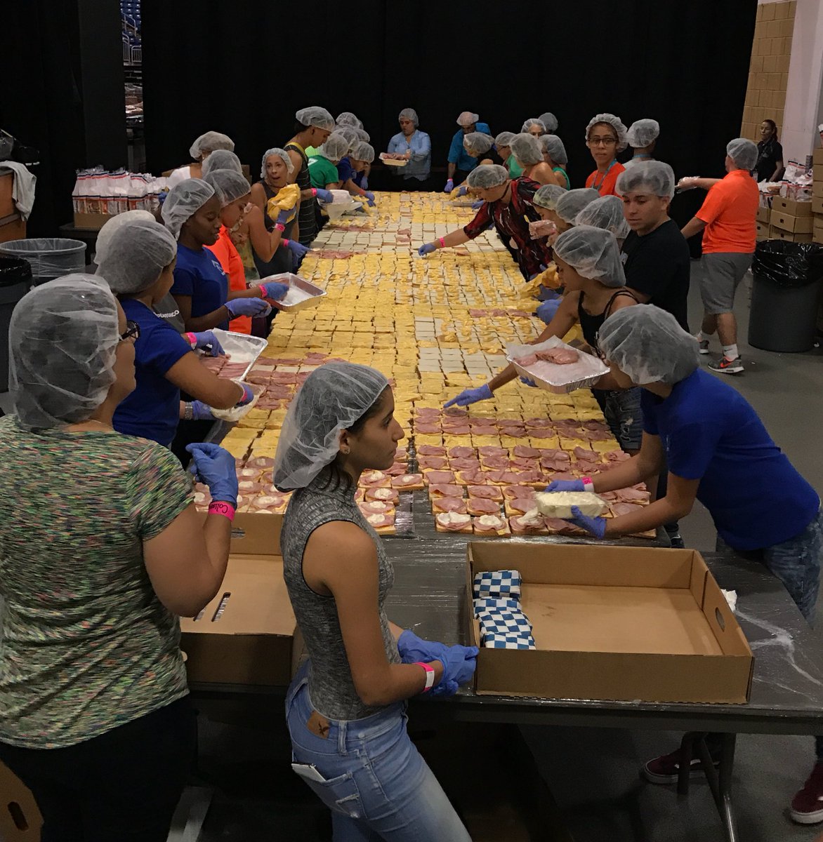 chefjoseandres's tweet photo. We made over 36,000 sandwiches by hand at El Choliseo in just one day-- delivered to Puerto Ricans in need.NEED VOLUNTEERS TO CONTINUE!!🇵🇷🙏🏾 https://t.co/PkiFfdP4ti