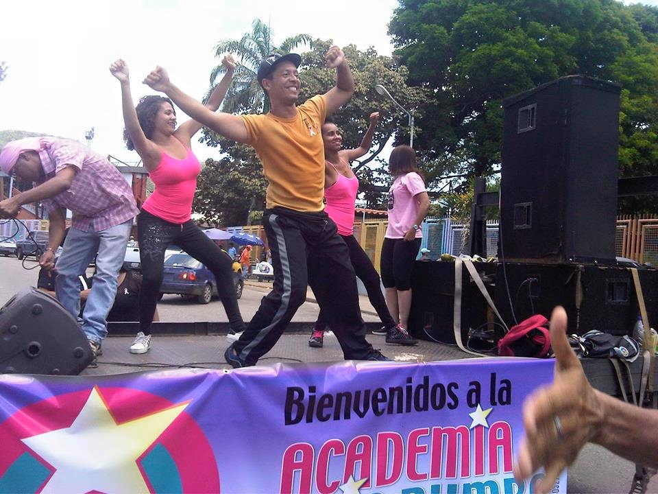 deibisromero's tweet photo. Animando en Charallave #DiaContraElCancerDeMama #Academia #MagicRumba domingo de #FullBaile https://t.co/li3QUo52E1