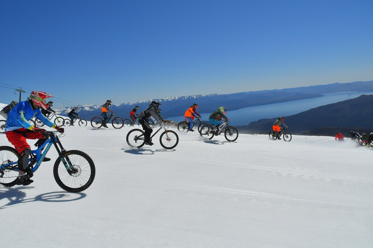 Bariloche_ar's tweet photo. ¡Así se vivió ayer la primera edición del #Down1000 en el @CerroCatedralok ! #QuieroBariloche https://t.co/sYeBiemTXE https://t.co/jfjFUkDSRw