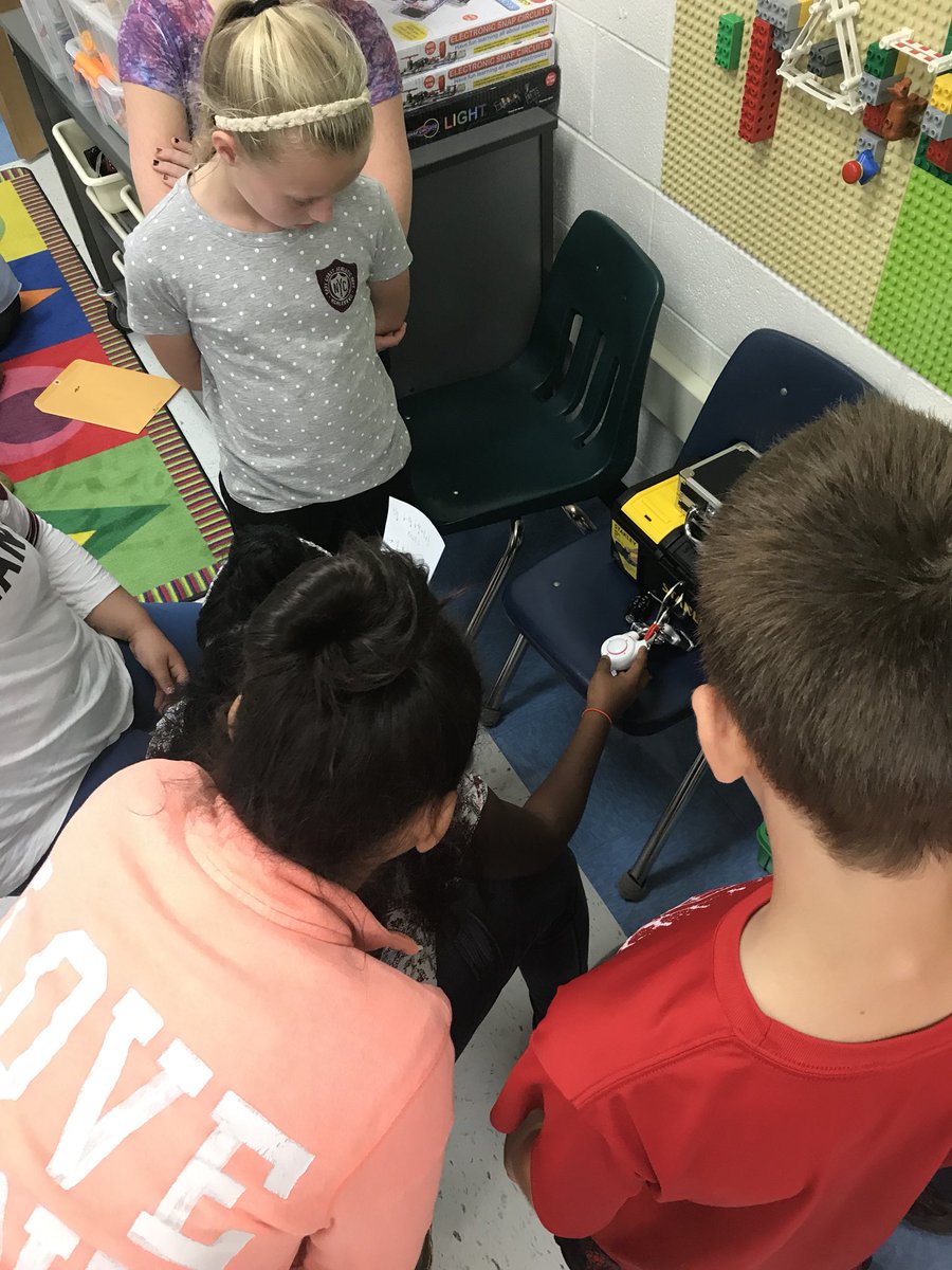 ms_cotter6th's tweet photo. Learned out to solve BreakOutEdu games in the Innovation space today! We broke out! #spaceforthinking https://t.co/kkuqZz0zqK