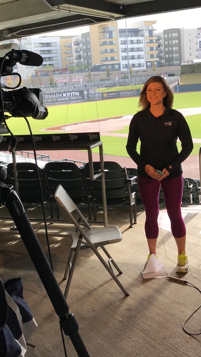 sarah3340's tweet photo. Promo shoot for the @MagicCityHalf ! Can’t wait for race day! #PRorbust 🏃♀️🙌 #magiccityhalfmarathon https://t.co/93fznfOk4G