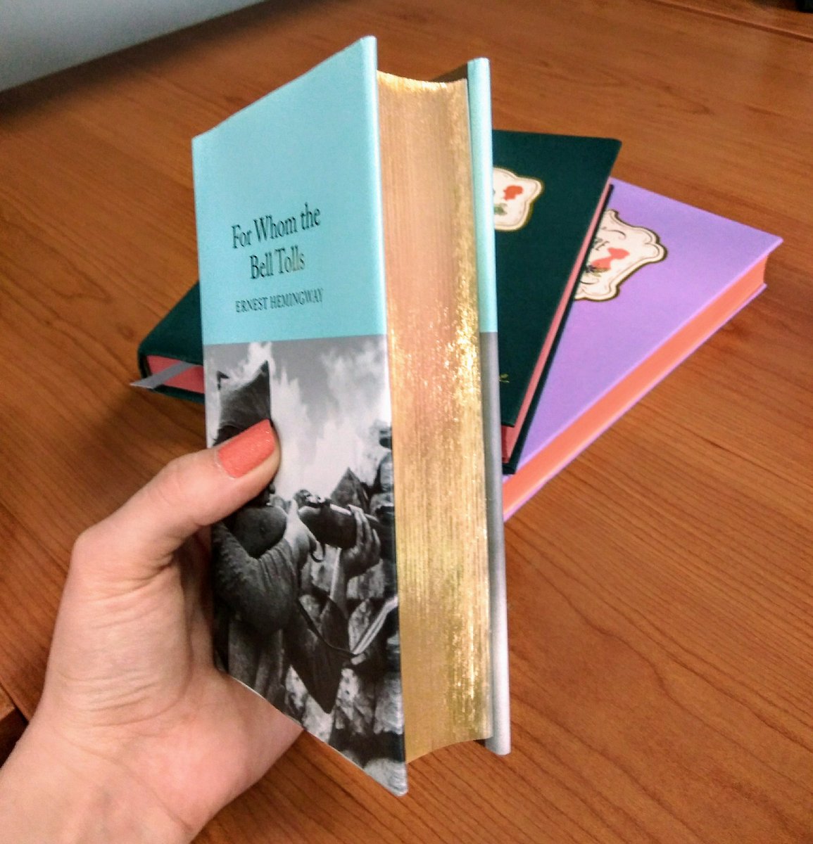 Editofila's tweet photo. Cosas bellas con las que me encuentro... #librosclásicos #edicionesdelujo https://t.co/Ld2oGDXPpW