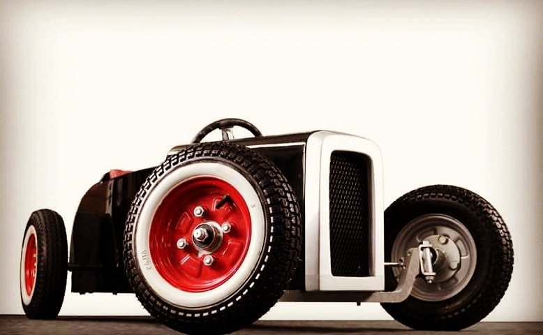 HudsonsMCC's tweet photo. #SmartNetworking found you thanks to @HandDrawnWorld_  we #handbuild #bespoke #unique #miniature #vehicles in #Cornwall https://t.co/HEvr70wMLq