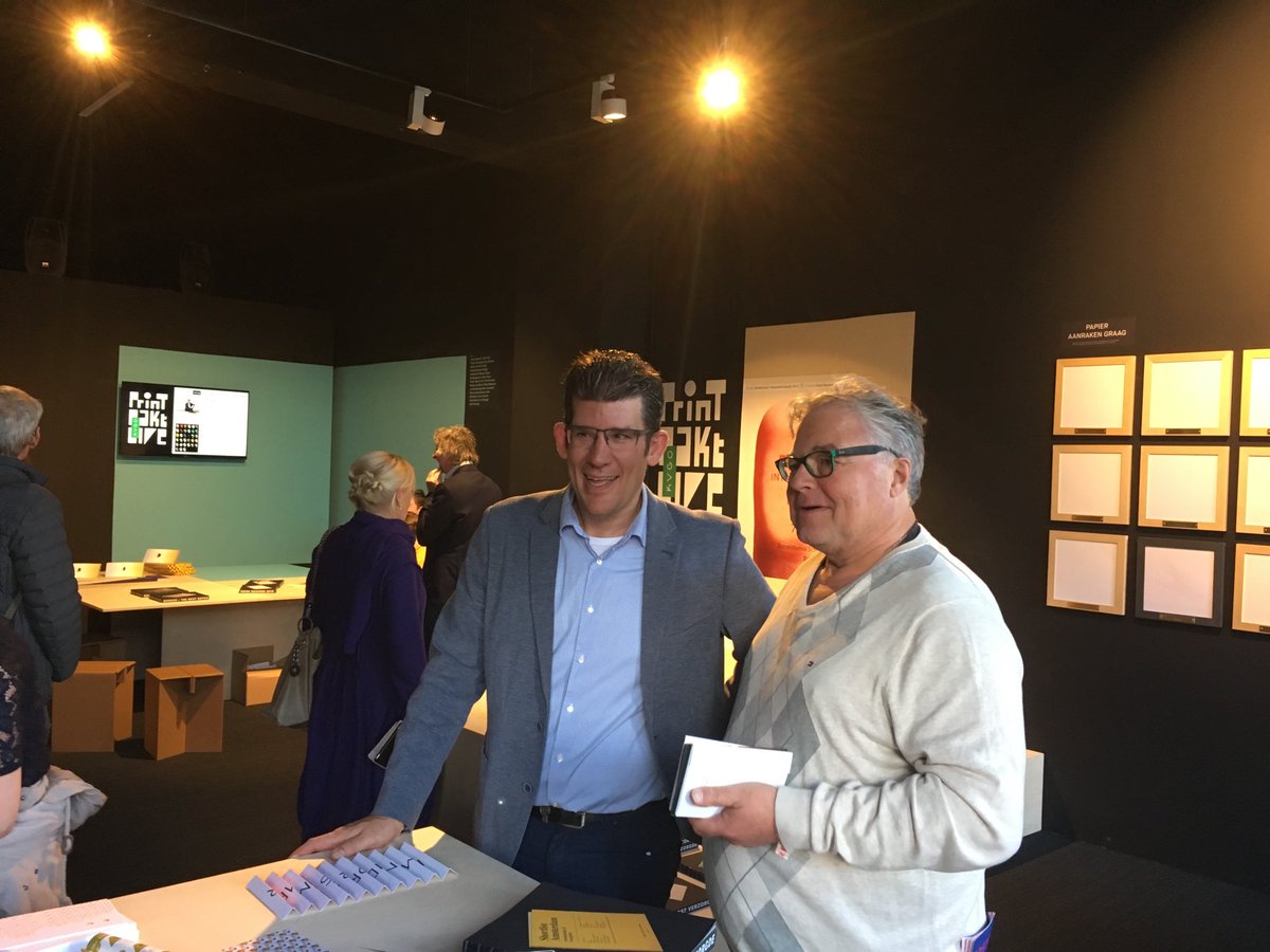 edboogaard's tweet photo. Kaartenliefhebbers (en -makers!) @eilandsgracht en @Marcovdkrogt bij #printpakt live op #ddw17 https://t.co/yOhQql7AGa