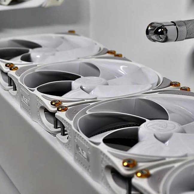 ModMyMods's tweet photo. Starting #ModderMonday with #likwid_mods
・・・
#Alphacool #Noiseblocker
#Watercooling #Liquidcooling https://t.co/ZMrxExalsE