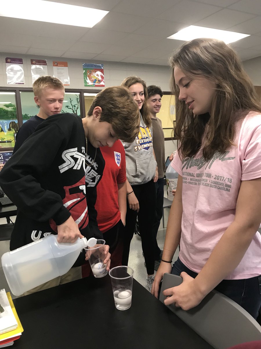 deemeister70's tweet photo. #eahsgo Using an #avidelks EGO to organize our Egg Osmosis lab in Honors Bio. Adding Vinegar today. Will the mass go up, down, or stay? https://t.co/wKjl0rdJvU