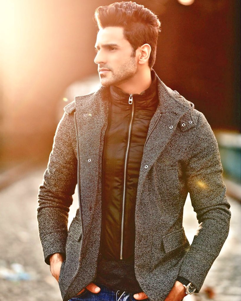 Loveisdivek's tweet photo. How wonderful person you are ๐๐
#VD #vivekdahiya #16daysleftforhisbirthday #VDBirthday #hbdinadvance
@vivekdahiya08 https://t.co/QL7QmhILPW