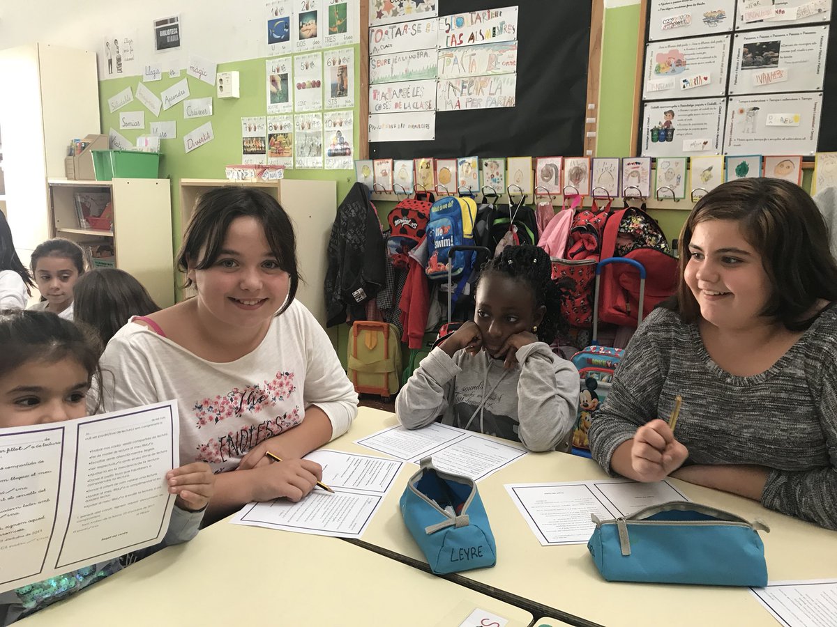 escolajoseppla's tweet image. Avui coneixem els nostres padrins/nes. #1rB #6èB