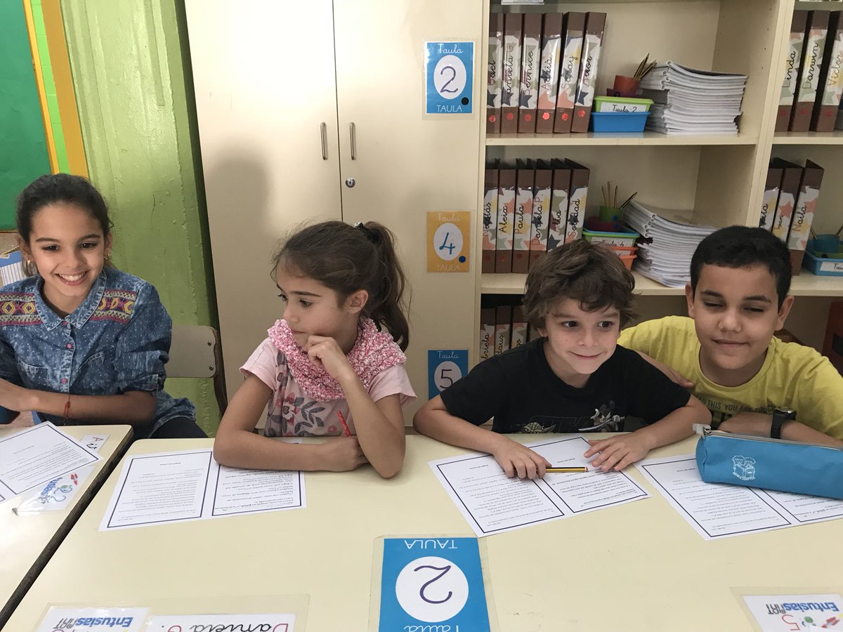 escolajoseppla's tweet image. Avui coneixem els nostres padrins/nes. #1rB #6èB