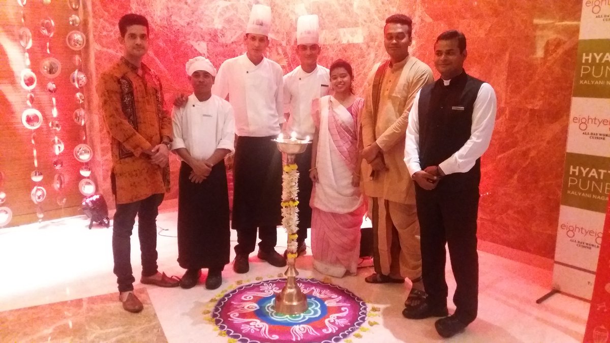 Binodsi99560764's tweet photo. Here we are #Rannaghor #Bengali Festival #koshamangso #sarsehilsa #sandesh #tryout #chefRoy https://t.co/cS46nUjMJI
