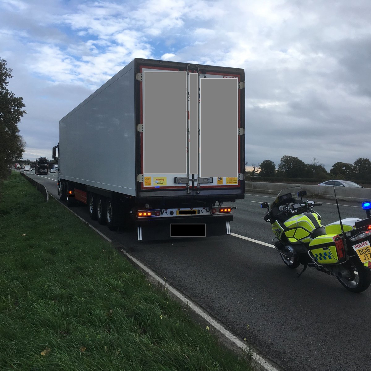cheshirepolice's tweet photo. M6 S/B Junc 19. Driver using mobile phone in lane 1, unaware of the liveried Police motorcycle alongside them. Driver reported. #CPBikeCops https://t.co/No0EklVGUu