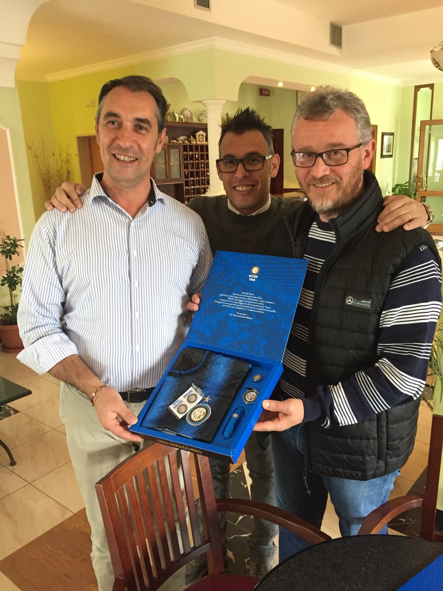 InterSenise's tweet photo. Continua la consegna dei #MemberKit #InterClub presso @HOTELLAGO. #InterIsComing #amala. @inter #ForzaInter #InterClubSenise #Senise https://t.co/uj37nNHEAg