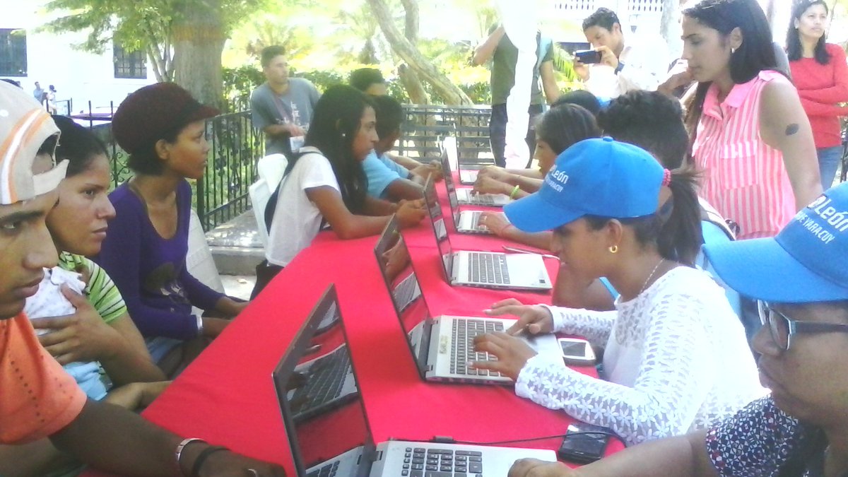 GobiernoYaracuy's tweet photo. #Ahora|  Inicia Jornada de Registro Estudiantil Universitario en las Plazas Bolívar de #SanFelipe y Cocorote, y Plaza Sucre de Independencia https://t.co/4weCtklOoU