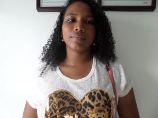 WebcamWomencouk's tweet photo. Sexy #kimoraa, 28yo #camgirl Curvaceous body, 38B tits, Brown eyes and Black hair from CO. https://t.co/OBjVaGWQPH https://t.co/JIOuTBml6l