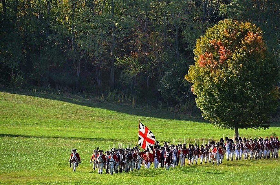 1stFootGuards's tweet photo. Marching out to face the enemy at this weekend’s fantastic #BattleOfChaseFarm #reenacting #revolutionarywar #footguards #chasefarm https://t.co/ep7aNUgjk3