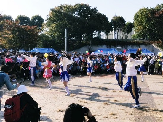 ManHeeLeePeace's tweet photo. I saw the cheerleaders to support #Marathon hosted by #HWPL #LegislatePeace 
it's good time! https://t.co/a3sgRNtNVB