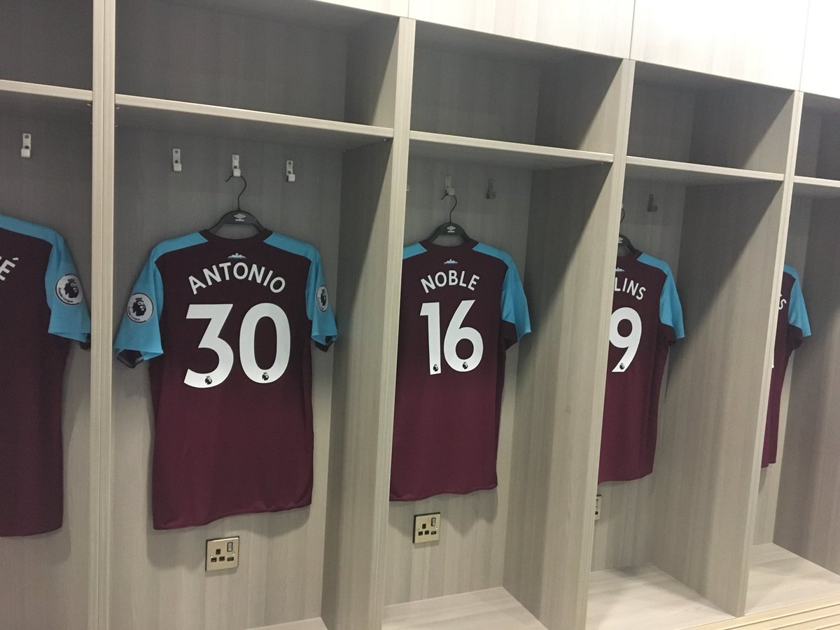 bloord's tweet photo. Tour of @LondonStadium. #ThomasCookSport https://t.co/wR3H61Q2pP