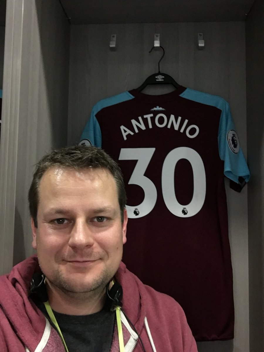 bloord's tweet photo. Tour of @LondonStadium. #ThomasCookSport https://t.co/wR3H61Q2pP