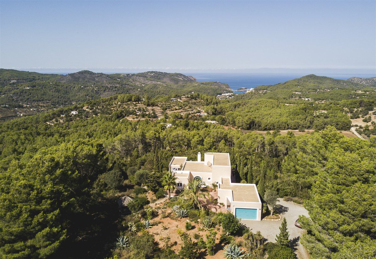 #ibiza #north #forsale #newproperty #MountainTopVilla #swimmingpool #breathtaking views <a href="/IbizaVandaag/">Ibizavandaag.nl</a> <a href="/GijsJansenRMT/">GijsJansen Makelaars</a> gijsjansenmakelaars.nl/Venda-de-Benir…