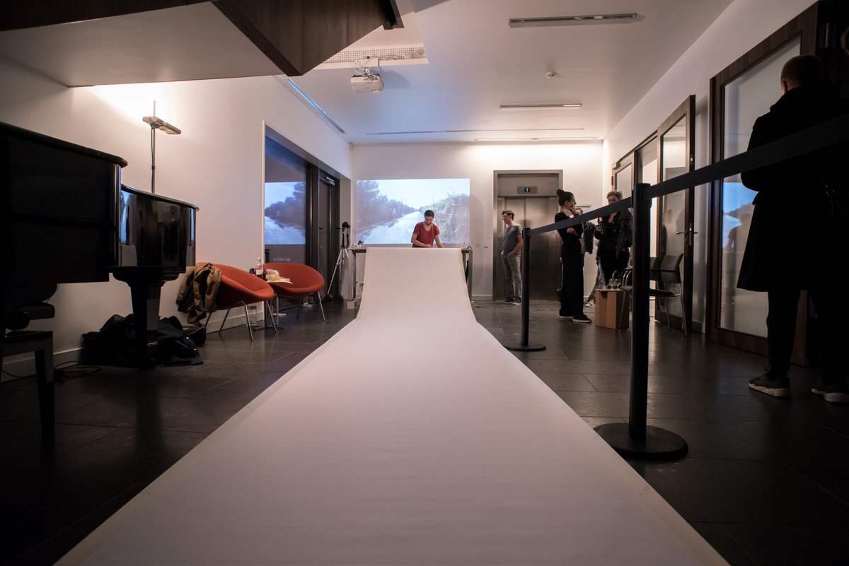 gyulasagi's tweet photo. LOOP - 24h drawing performance in Berlin, CHB #gyulasagi #24h #drawing  #contemporaryart #performance #buyart #collectart https://t.co/otx5e1Vo3v