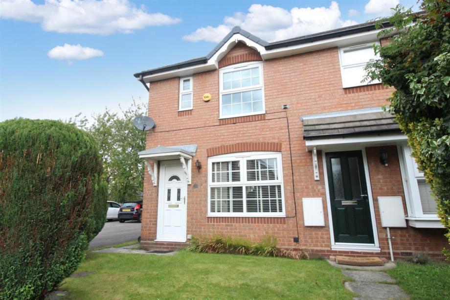 EmsleysProperty's tweet photo. Two bedroom town house in Lofthouse for £149,950, featuring an open-plan kitchen-diner and a conservatory. Call 0113 201 4040 or visit https://t.co/HKx6GplK2A
#ForSale #Property #Leeds https://t.co/xmltCNHz82