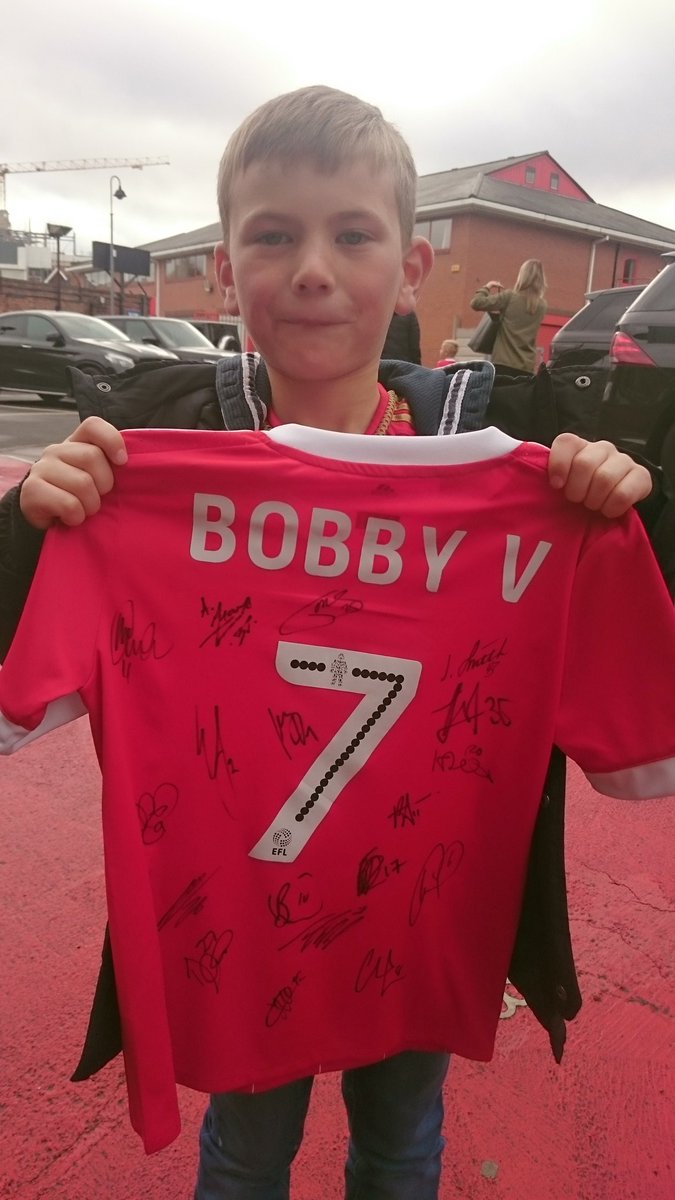 Amanda28_84's tweet photo. Had a fantastic time @NFFC thank you for the opportunity to meet the lads. I have one happy dude π #NFFC #cityground #signingsession #JrRed #awesome #ThankYou https://t.co/41xvDOWg10