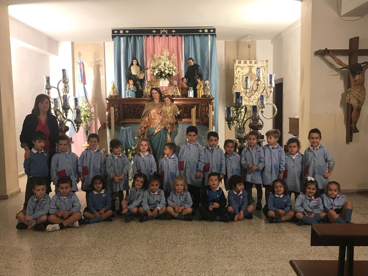 SJBJerez's tweet photo. Mañana de besamanos a la imagen de Mª Auxiliadora en nuestro centro por parte de los alumnos de Educación Infantil. https://t.co/UDdmI3Jfx4