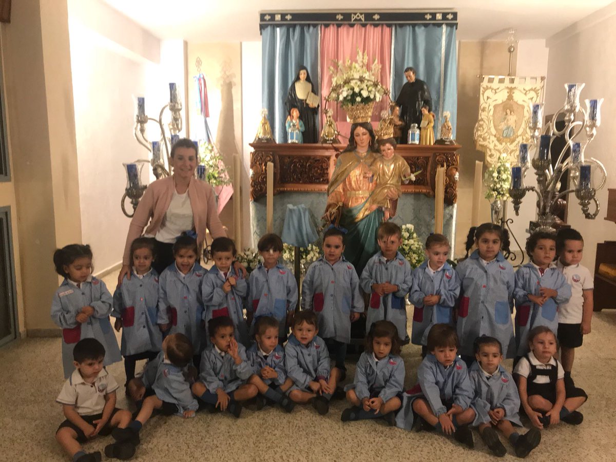 SJBJerez's tweet photo. Mañana de besamanos a la imagen de Mª Auxiliadora en nuestro centro por parte de los alumnos de Educación Infantil. https://t.co/UDdmI3Jfx4