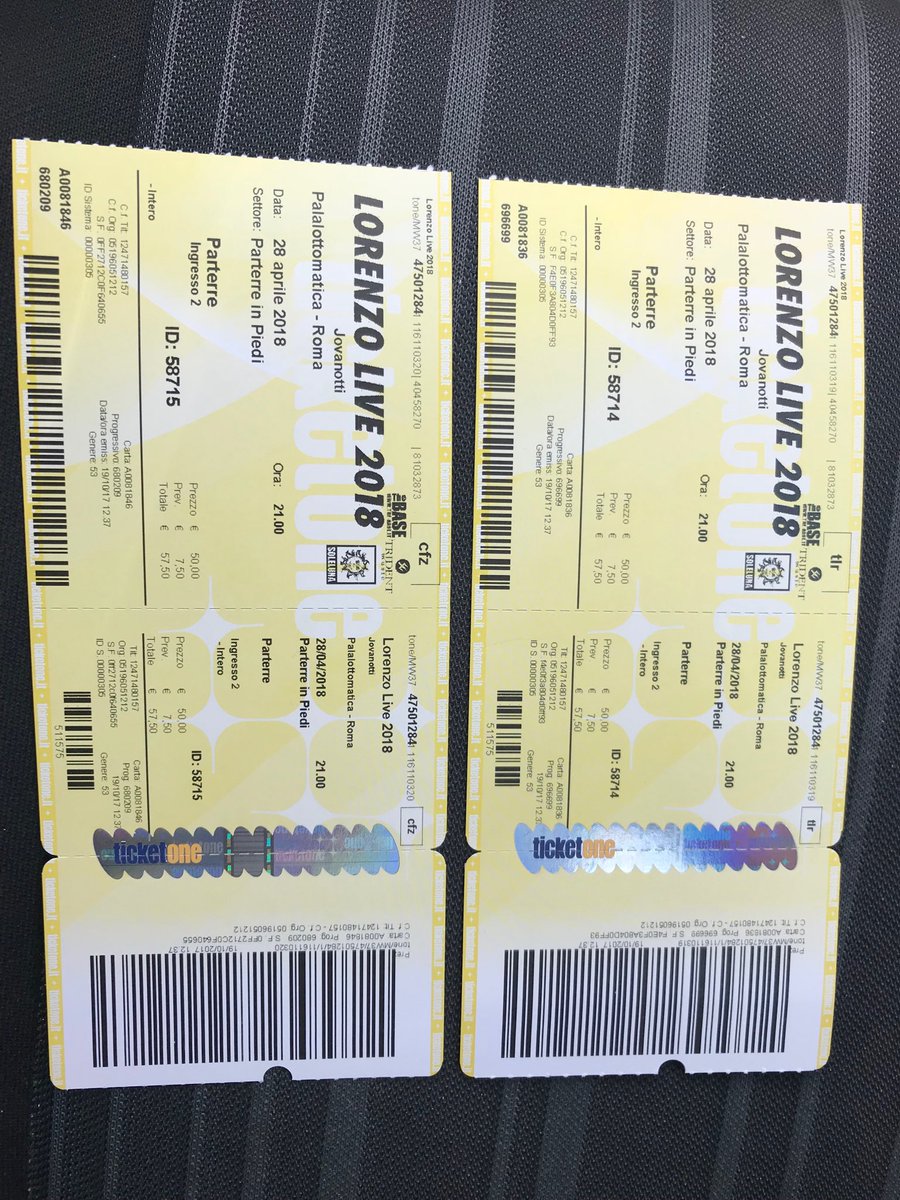ArianeBelli1's tweet photo. @lorenzojova @Saturnino69 #lorenzolive2108 #roma😍 #cisaroancheabruxelles https://t.co/5M4mssTEyF