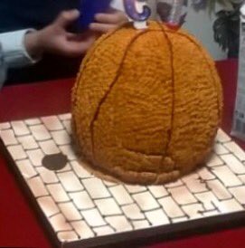 Laud_Up's tweet photo. Evo kako izgleda jedna prosecna @TortaIvanjica #torta #lopta #TortaIvanjica #TorteIvanjica 😉😉😉 #Basketball https://t.co/8agwBmDXC9