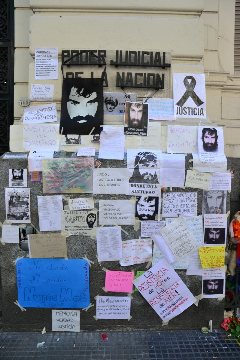 SolidaridadV's tweet photo. ARGENTINA Surgen “santuarios” donde el pueblo homenajea a Santiago Maldonado #Justicia #ElestadoEsResponsable 
FUENTE:RESUMENLATINOAMERICANO https://t.co/zsttibh2q4