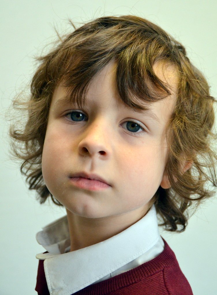 joebphotog's tweet photo. When you're doing the school photos and there's one kid who won't play ball and he's yours.......#reluctantmodel https://t.co/H61pmnPFDC