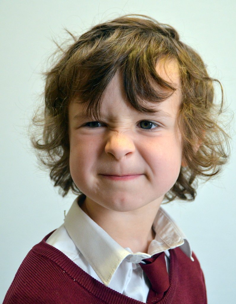 joebphotog's tweet photo. When you're doing the school photos and there's one kid who won't play ball and he's yours.......#reluctantmodel https://t.co/H61pmnPFDC