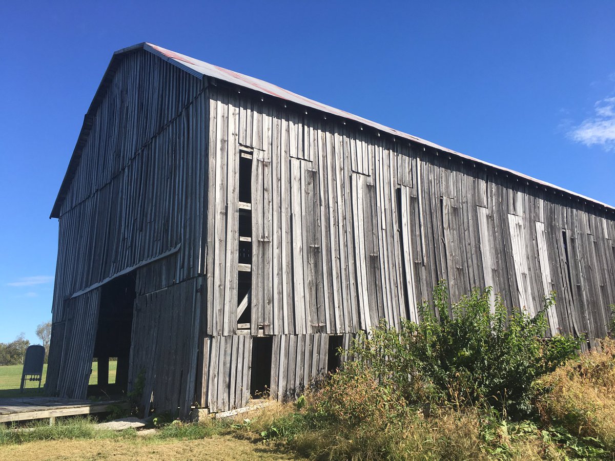 BluegrassScenes's tweet photo. A beautiful old barn in Madison County, Kentucky, by @Pastor3D https://t.co/Ow8gDkjlXA