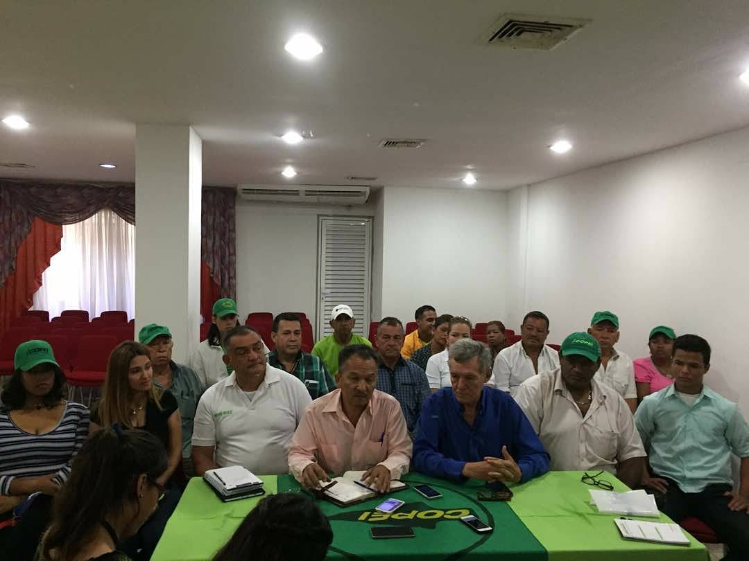 Bolivar_Copei's tweet photo. Copei Bolívar en apoyo a @AndresVelasqz  rechazando al CNE le decimos no al Fraude exigimos la restructuración de nuestra Democracia https://t.co/terJuTaTZm