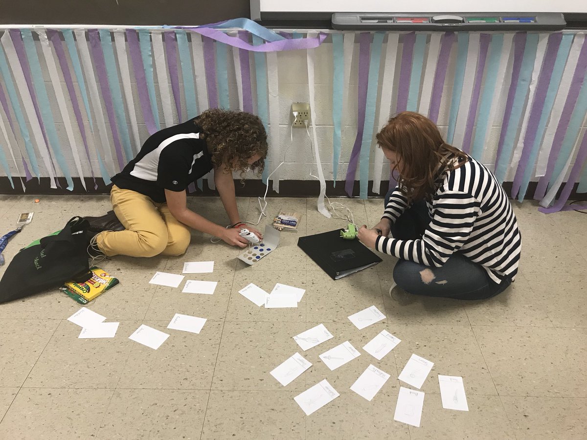 Ivy_EngTeacher's tweet photo. After reading “Witness for the Prosecution,” we are making murder mystery board games! 🔍#handsonlearning #englishclassisfun https://t.co/zrtgvfLkNj