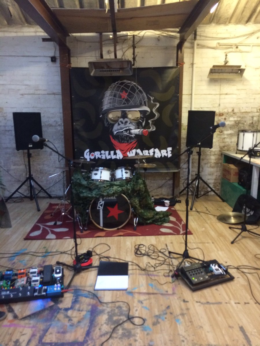 gorillatunes's tweet photo. Studio coming together.... Gorilla style! #startthewar @gorillatunes 
https://t.co/FTRC8jmQL4 https://t.co/4PYdNCSfne